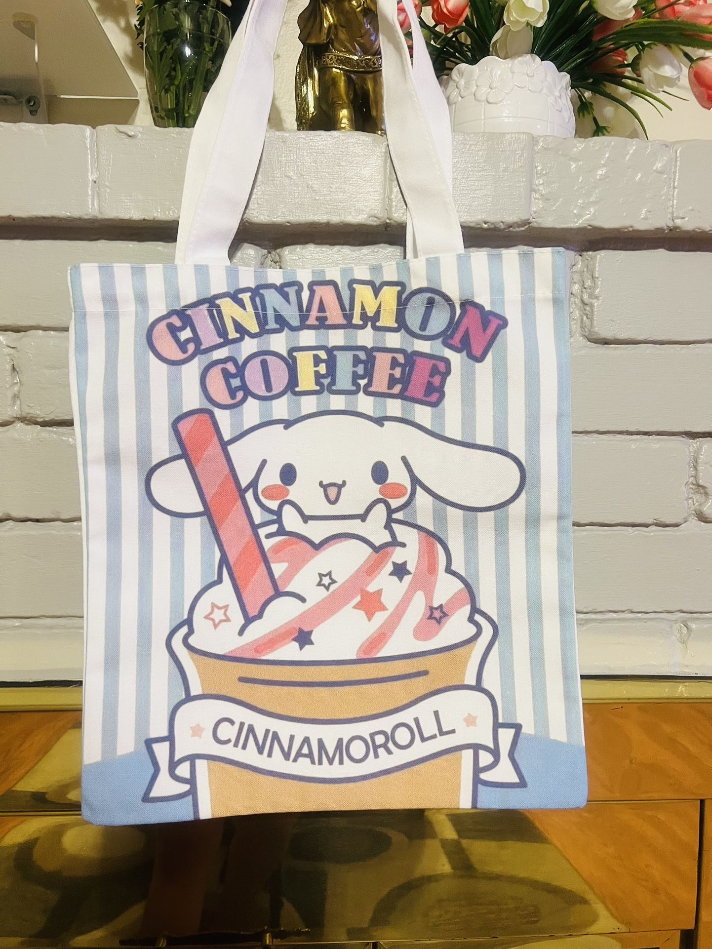 Cinnamon roll tote bag