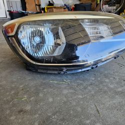 OEM Kia Soul Passenger Headlamp Assembly (2nd generation)-- Fits 2014-2019 Kia Soul