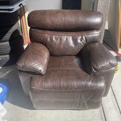 Leather Sofá W/ 2 Power Recliners + Matching Recliner Chair 