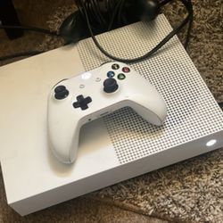 Xbox 1 Or series 2 controllers , 2k24 , Madden 23 