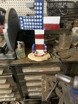America cross  with horse shoe