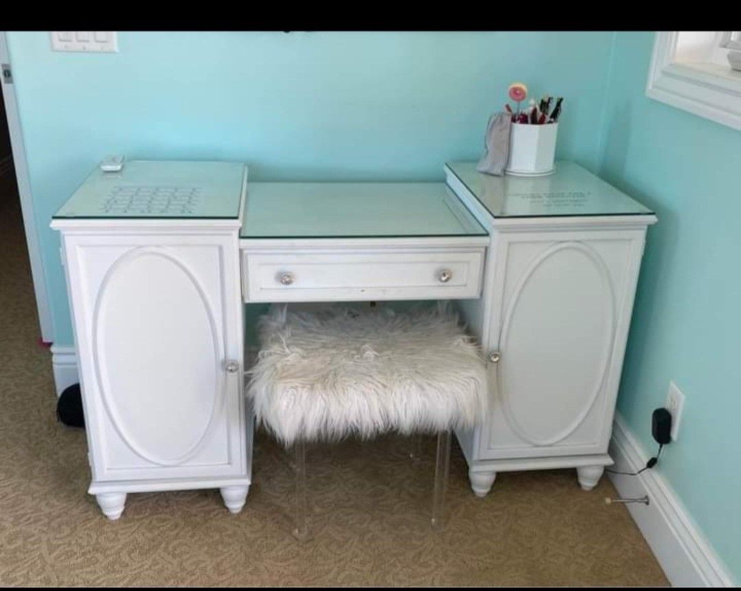 Makeup Vanity (No Chair)