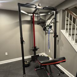 Power rack with pulley system