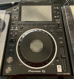 Pioneer CDJ3000 with Decksaver and Flight Case