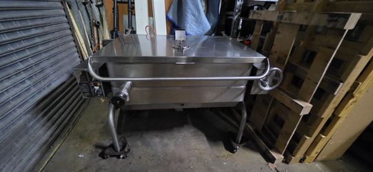GROEN 40 GALLON GAS TILT SKILLET/BRAISING PAN