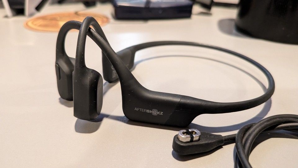 AfterShokz Aeropex - Open-Ear Bluetooth Bone Conduction Sport Headphones