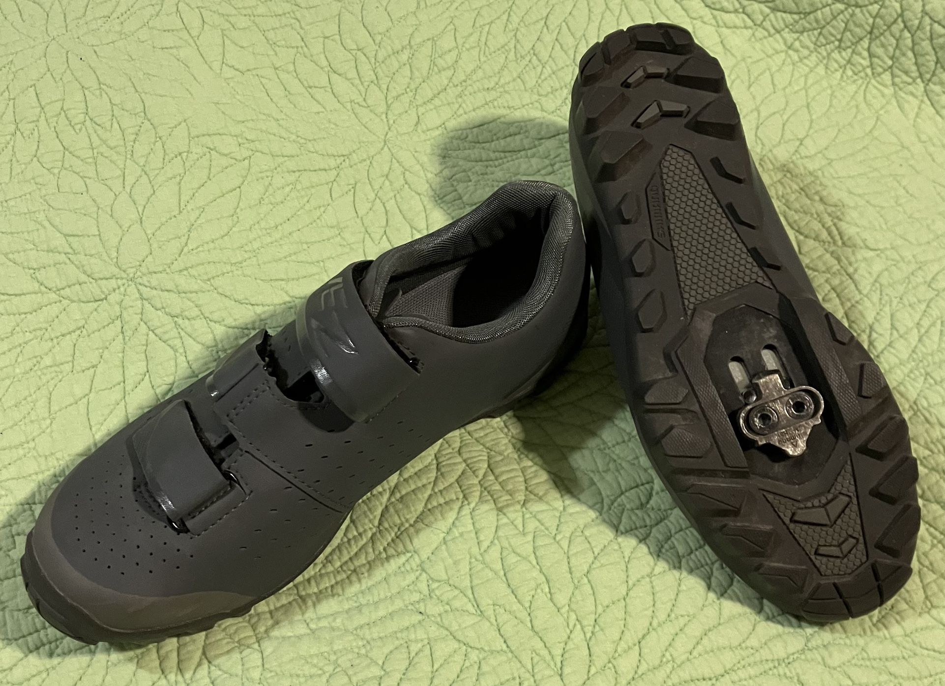 Shimano Cycling Shoes Size 8.5 US Like New