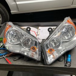 2019 Dodge Caravan OEM Headlight 100 $!!for Both