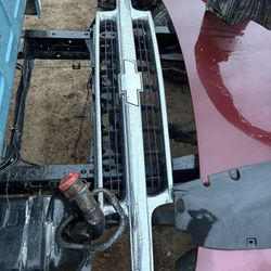 2002 Suburban Grill And Bumper 