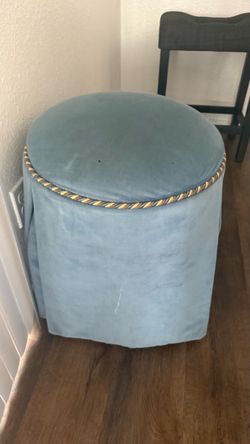 Vanity seat