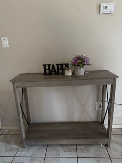 Console / entrance table