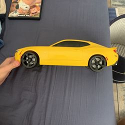 Play yellow car
