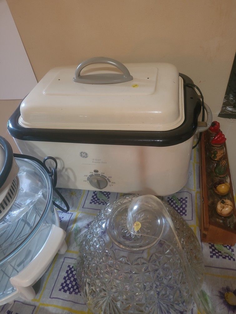 GE 18 Quart Roaster Oven