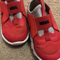 Kids Nikes Size 7