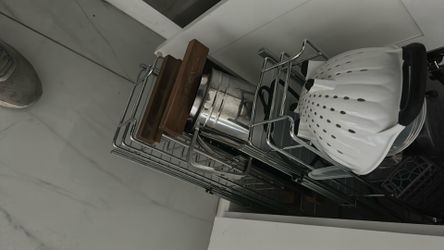 Cabinet pull outs