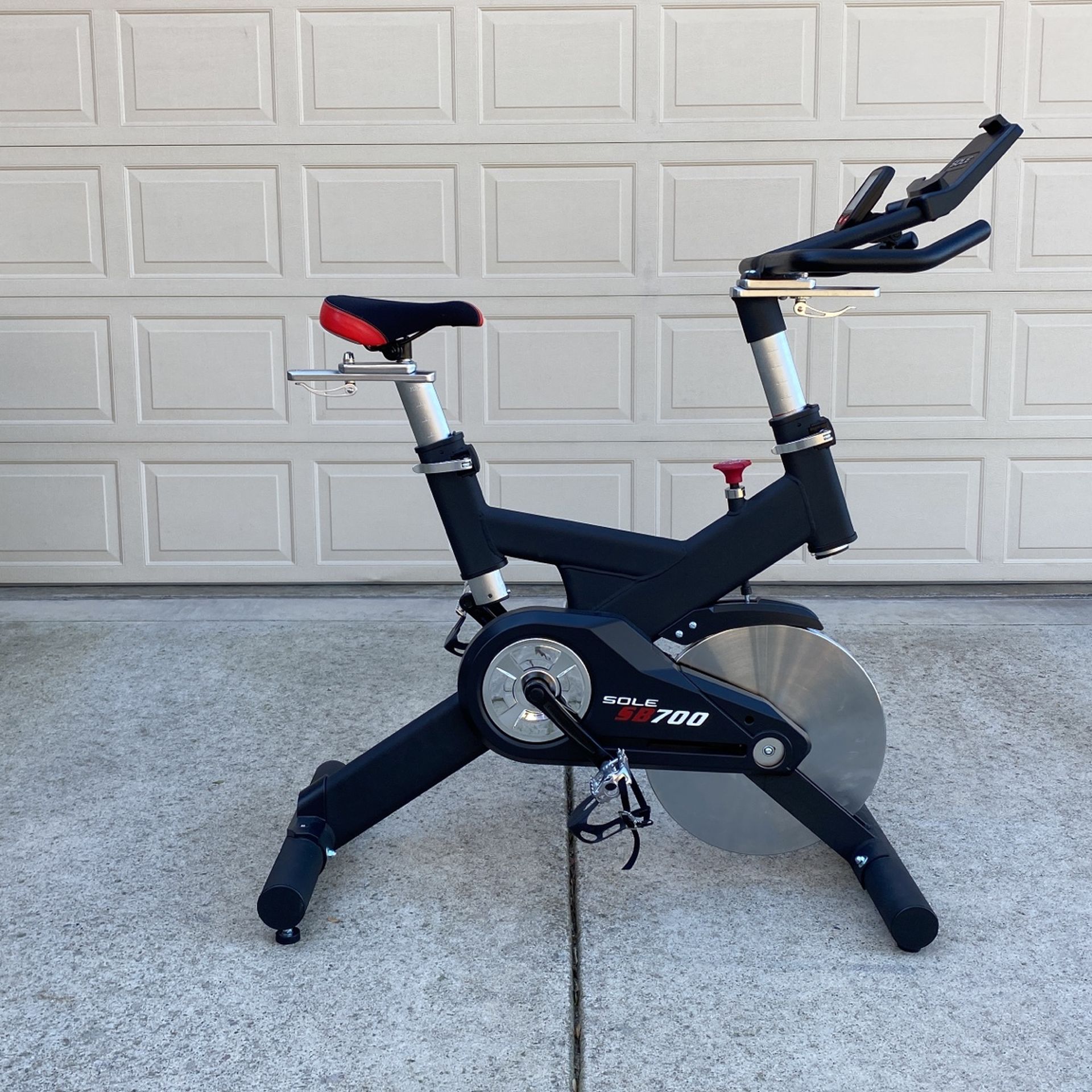 SOLE SB700 Indoor Cycle/Spin Bike