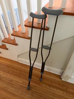 Petite Korean crutches