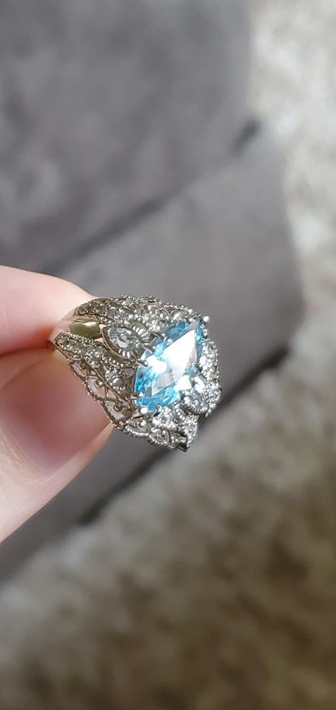 Beautiful Sterling Silver Ring With Gem