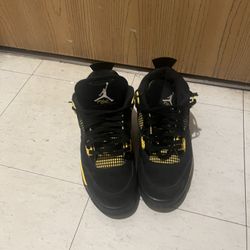 Jordan 4 Retro Thunder 