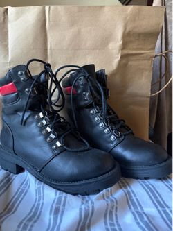 Lyza Womens Black Red Padded Collar Lace Up Lug Sole Combat Boots 7M