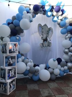 Baby shower / balloon garland