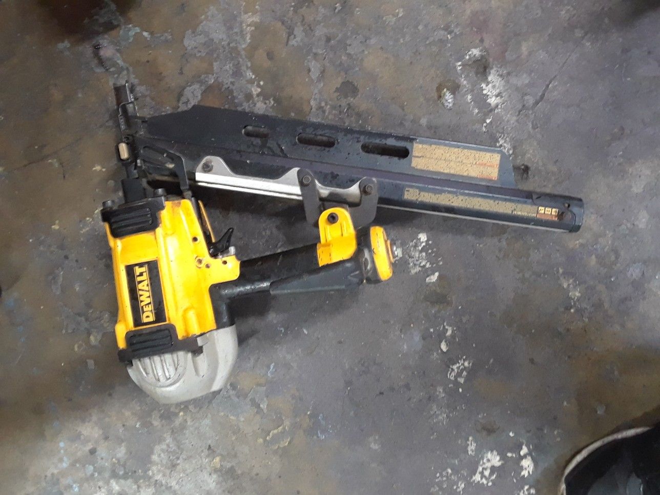 Nail gun