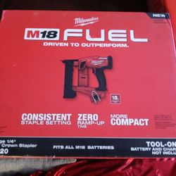 Milwaukee M18 Fuel Narrow Crown Stapler