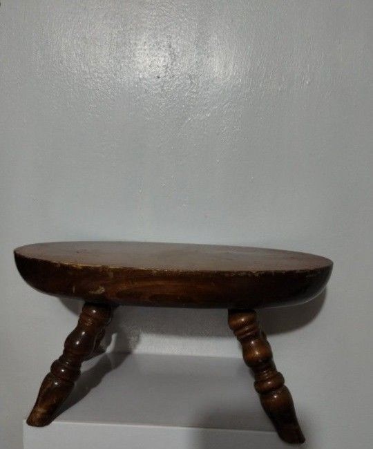 VINTAGE CORNWALL WOOD PRODUCTS STOOL 15"×7" H