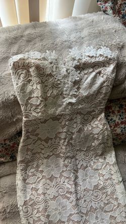 White Lace Strapless Dress! Perfect For Small Wedding Ceremony Or Graduation.