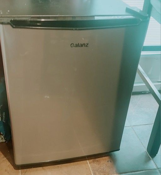 Galanz Mini Fridge