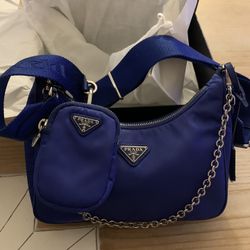 EXCELLENT PREOWNED AUTHENTIC CROSSBODY PRADA NYLON RE EDITION BAG. RETAIL OVER $2k