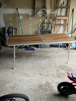Folding table