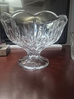 • Vintage Royal Limited Cut Crystal Pedestal Centerpiece Bowl - Scalloped Palm Leaf Motif