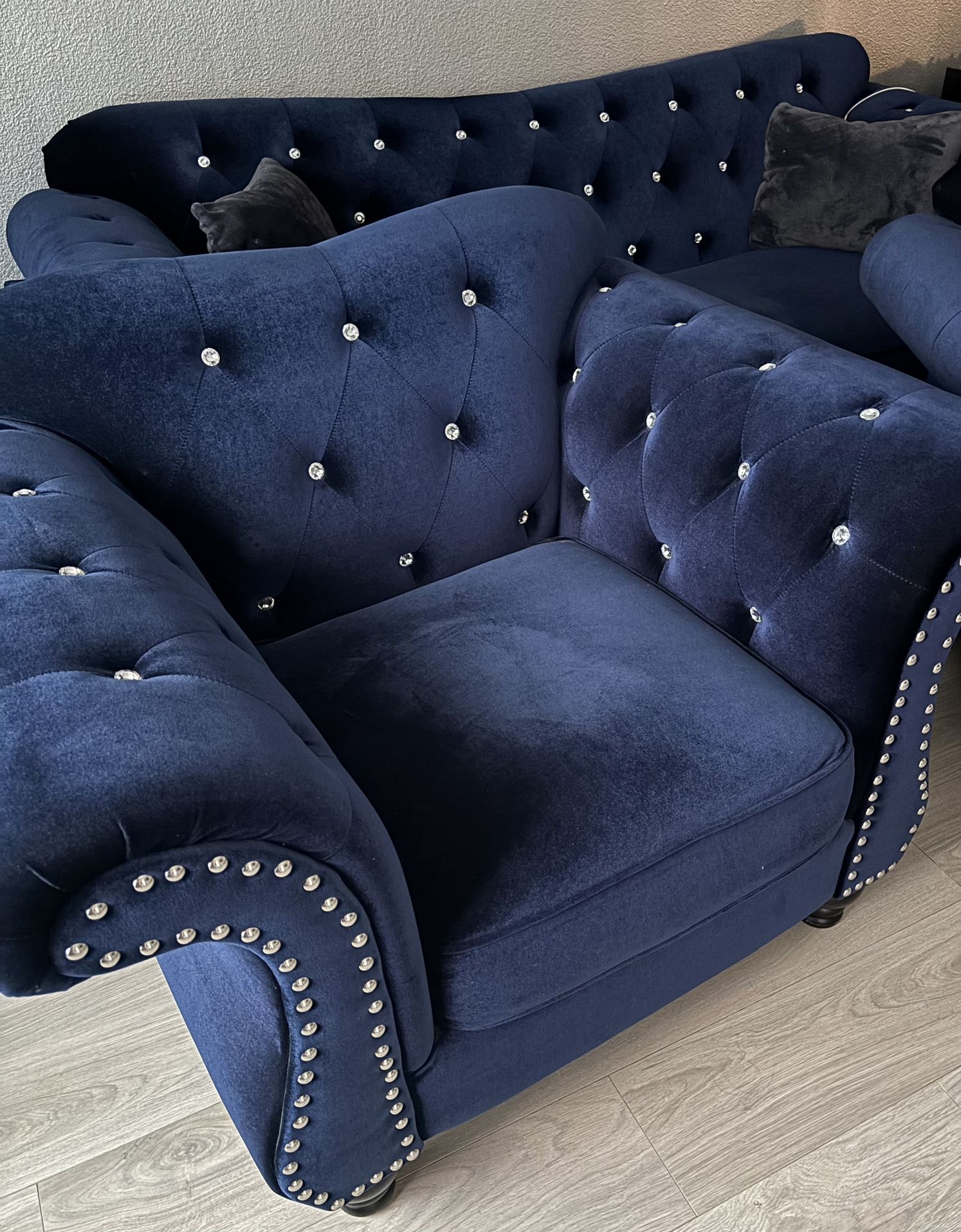 Sofa with 2 armchairs for sale $350