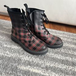 New Wild Pair Women's Big Girls Red and Black Plaid Combat Boots size 8