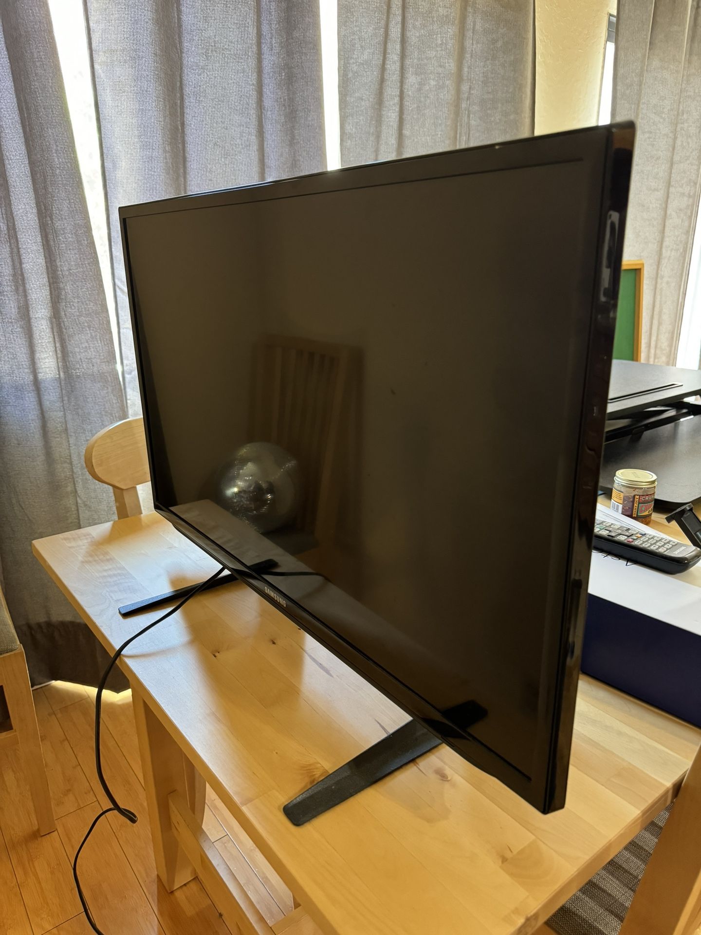 Samsung UN32EH5300F 32” Smart TV
