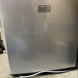 Black + Decker Mini Fridge 