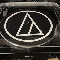 Audio-Technica AT-LP60 turntable