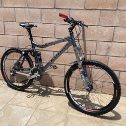 2009 Kona Dawg Deluxe Mountain Bike 