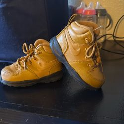 Boys Nike Shoes Size 7C  $25