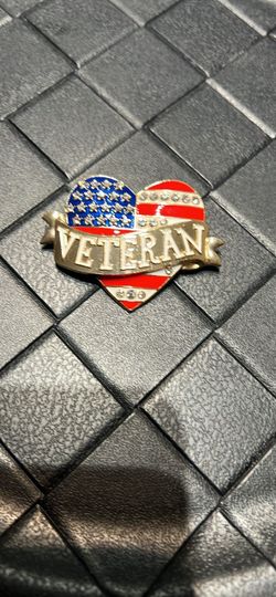 Veteran Heart American Flag Enamel Pin