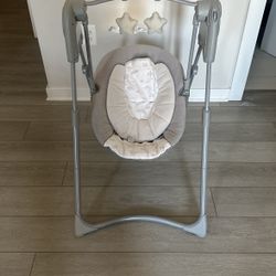 Graco slim spaces Compact Baby Swing 