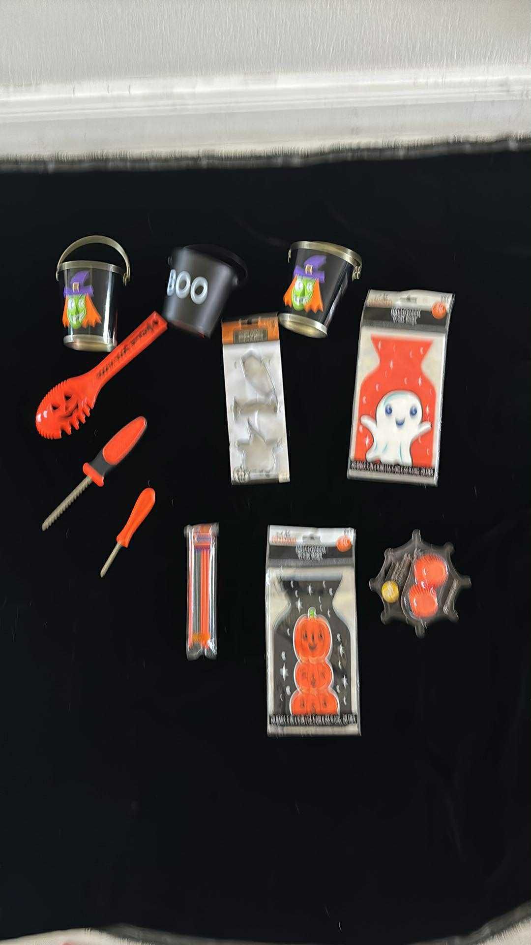 Halloween Ítems , Baskets, Cookies Cutting, Bags All For $5