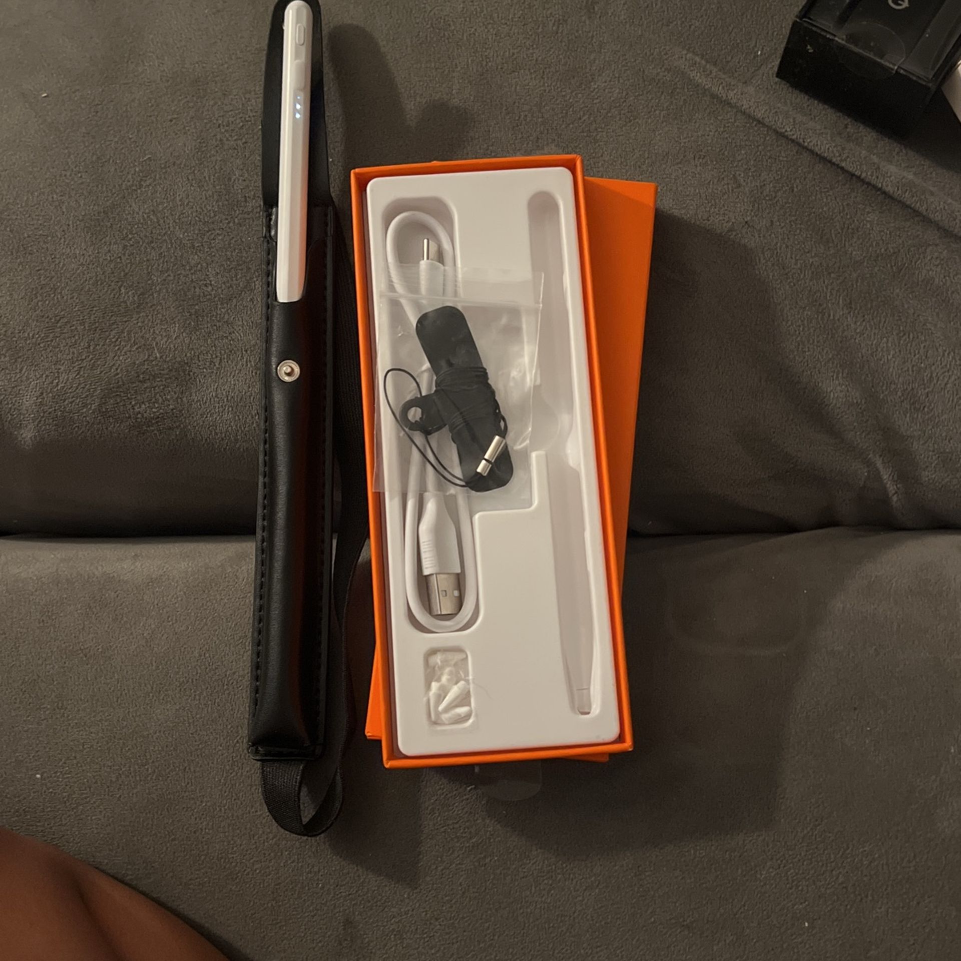 iPad Apple Pencil And Case