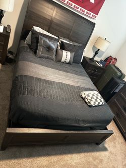 Beautiful Queen Size Bedroom Set for Sale