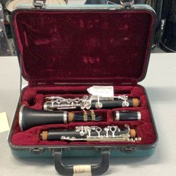 Student Clarinet in Green Case