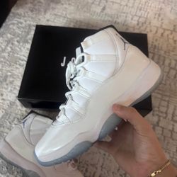 Jordan 11 Legend Blue Size 9.5M