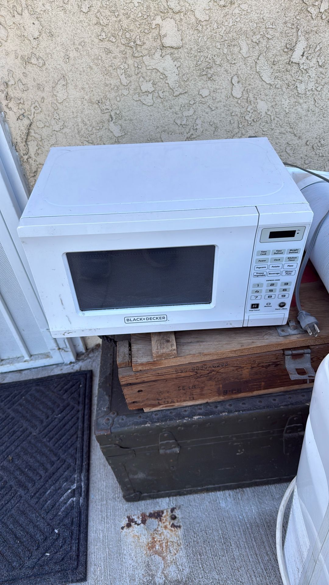 Microwave ( Black+Decker )