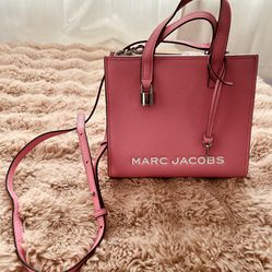 BEAUTIFUL BRAND NEW PINK MARC JACOBS PURSE