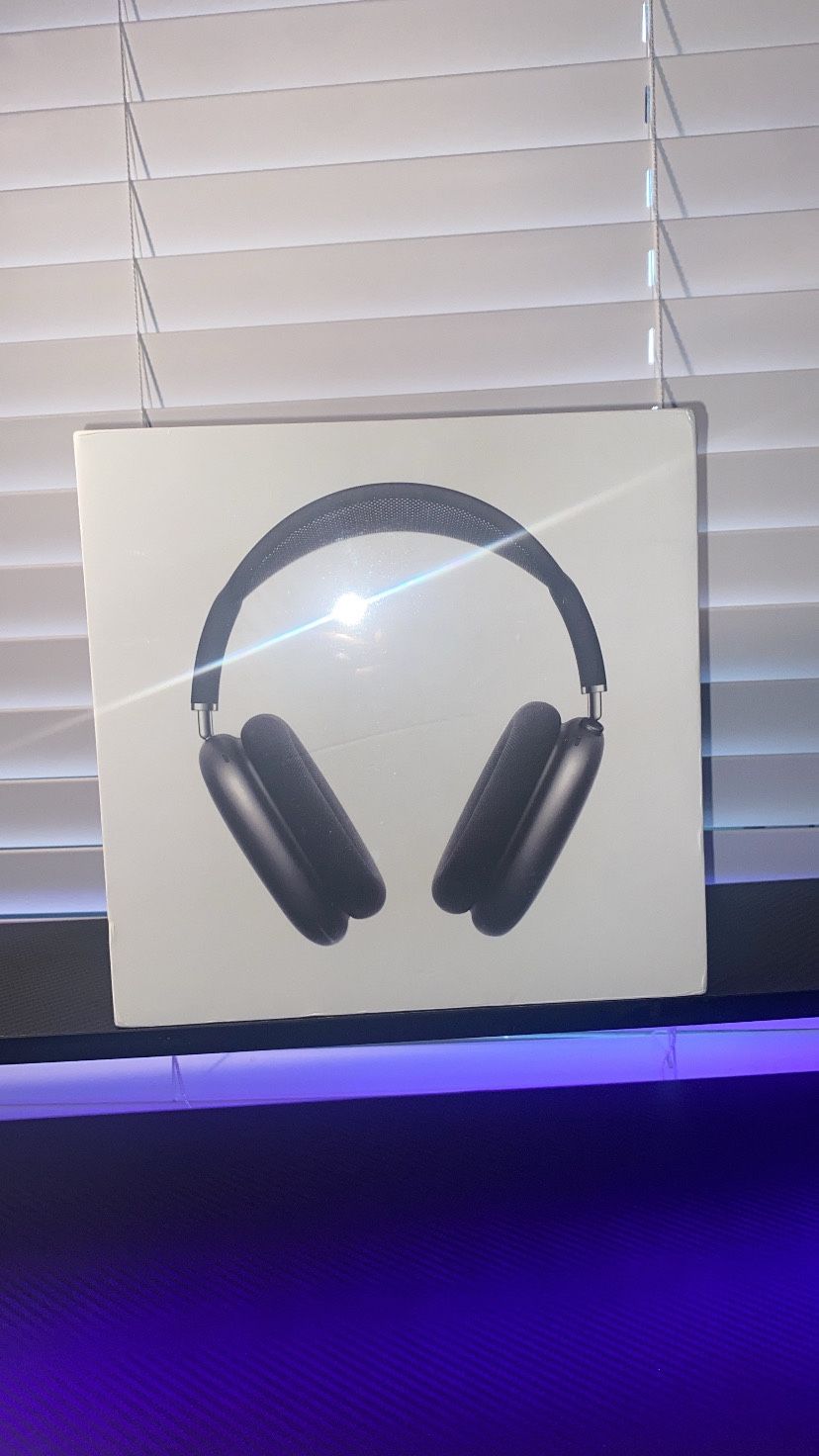 Black Apple AirPods Max